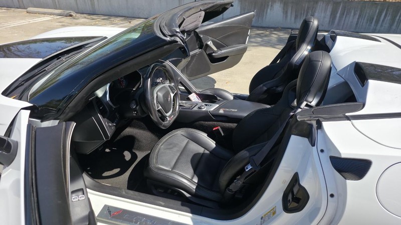 Chevrolet Corvette Vehicle Full-screen Gallery Image 29