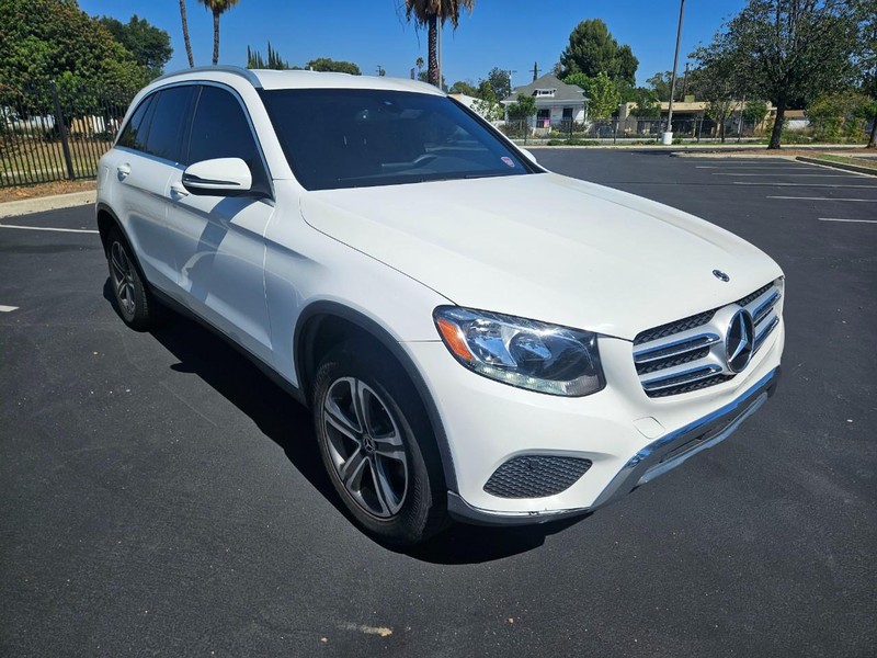 Mercedes-Benz GLC Vehicle Full-screen Gallery Image 07