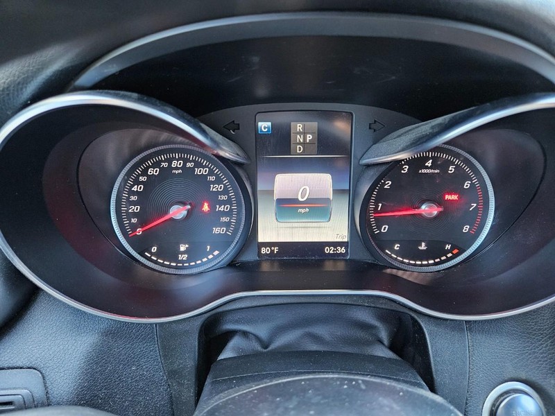 Mercedes-Benz GLC Vehicle Full-screen Gallery Image 10