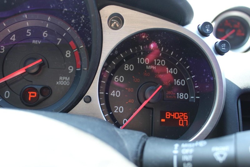 Nissan 370Z Vehicle Full-screen Gallery Image 13