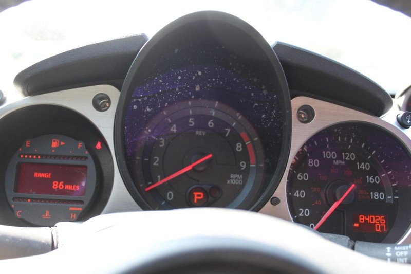 Nissan 370Z Vehicle Full-screen Gallery Image 14
