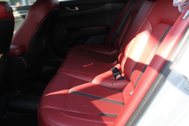Kia K5 Vehicle Full-screen Gallery Image 07