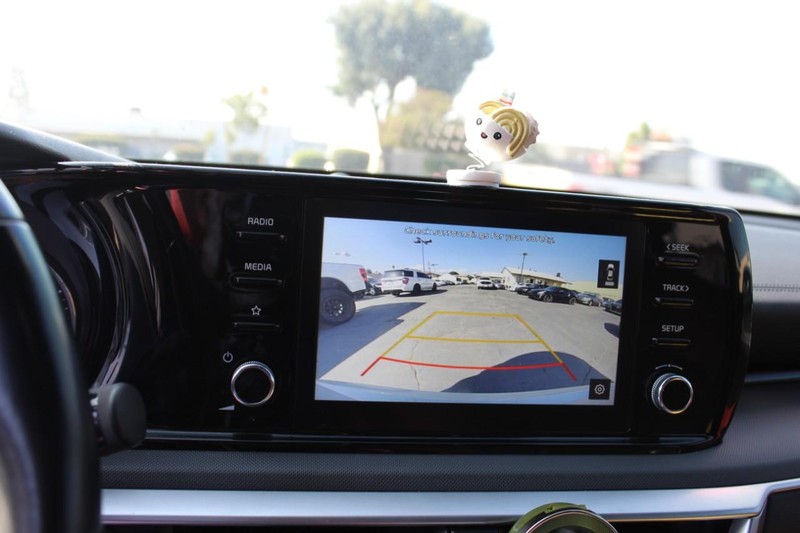 Kia K5 Vehicle Full-screen Gallery Image 11
