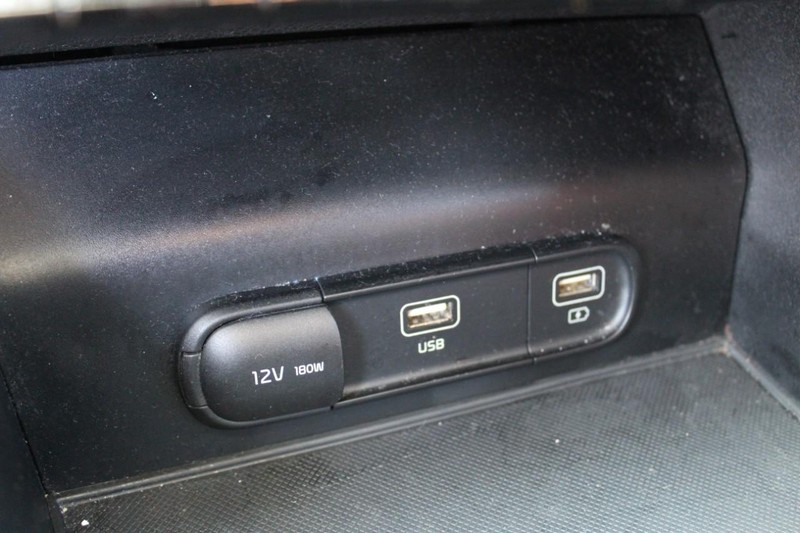 Kia K5 Vehicle Full-screen Gallery Image 13