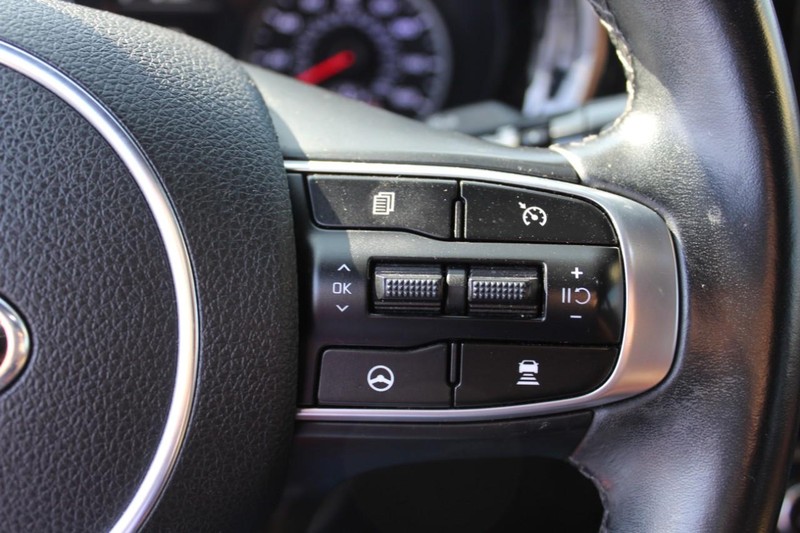 Kia K5 Vehicle Full-screen Gallery Image 15