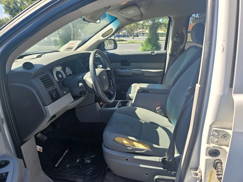 Dodge Durango Vehicle Full-screen Gallery Image 10