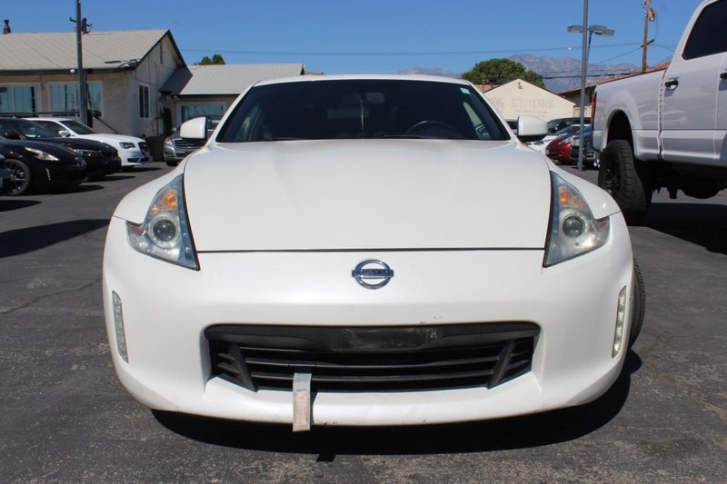 Nissan 370Z Vehicle Full-screen Gallery Image 05
