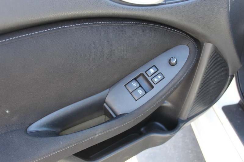Nissan 370Z Vehicle Full-screen Gallery Image 08