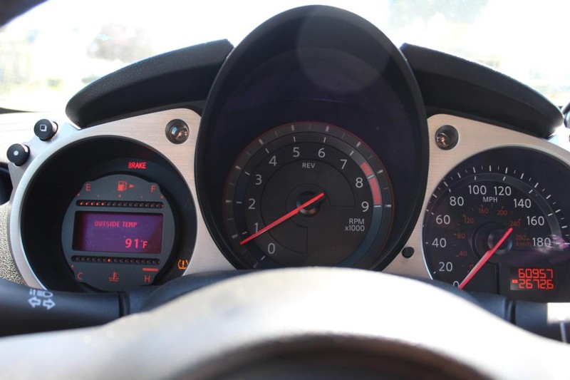 Nissan 370Z Vehicle Full-screen Gallery Image 14