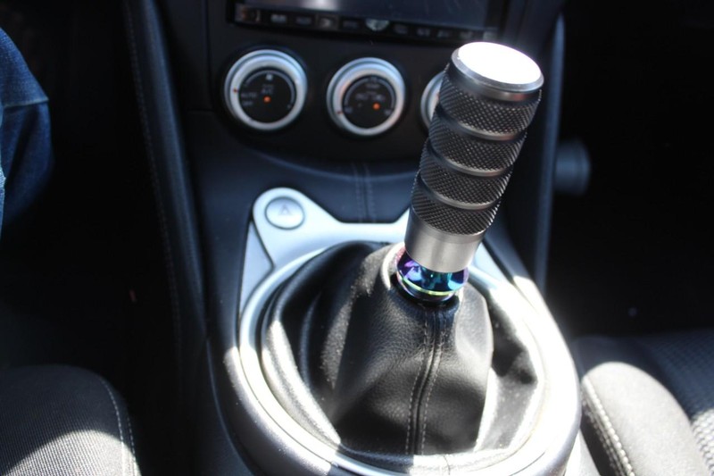 Nissan 370Z Vehicle Full-screen Gallery Image 15