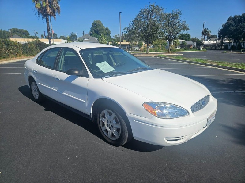 Ford Taurus Vehicle Full-screen Gallery Image 07