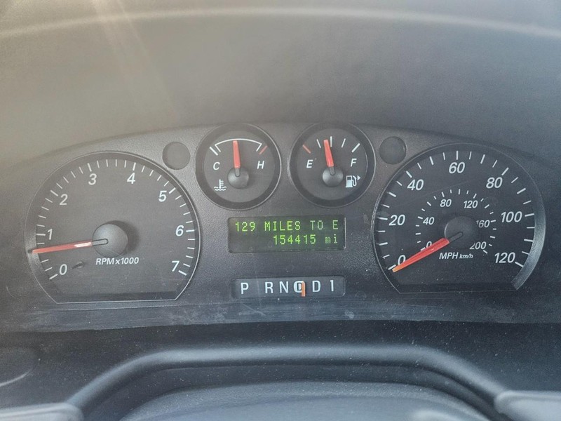 Ford Taurus Vehicle Full-screen Gallery Image 10