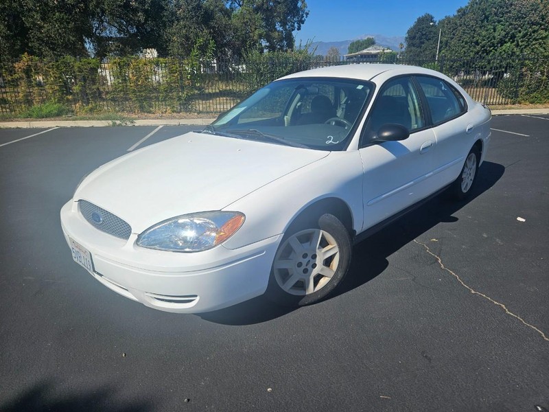 Ford Taurus Vehicle Full-screen Gallery Image 17