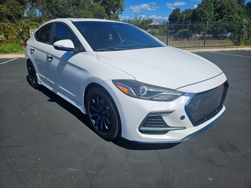 Hyundai Elantra Vehicle Full-screen Gallery Image 07