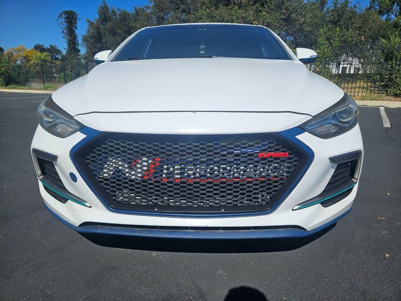 Hyundai Elantra Vehicle Full-screen Gallery Image 08