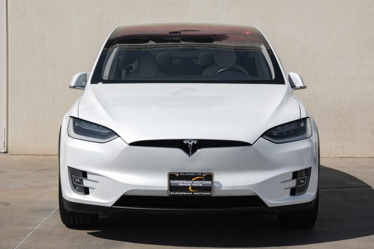 Tesla Model X Vehicle Main Gallery Image 04