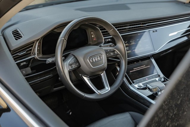 Audi Q7 Vehicle Main Gallery Image 04