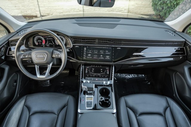 Audi Q7 Vehicle Main Gallery Image 13