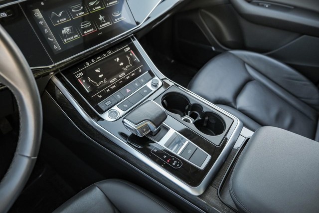 Audi Q7 Vehicle Main Gallery Image 25