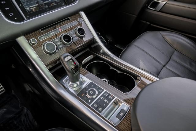 Land Rover Range Rover Sport Vehicle Main Gallery Image 26
