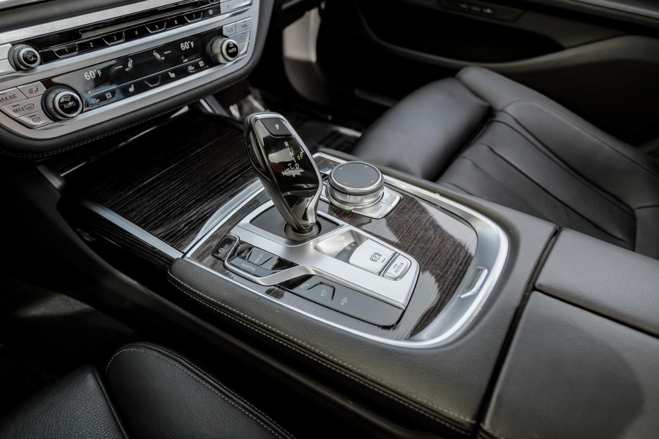 2019 BMW 7-Series 740i M Sport Package photo