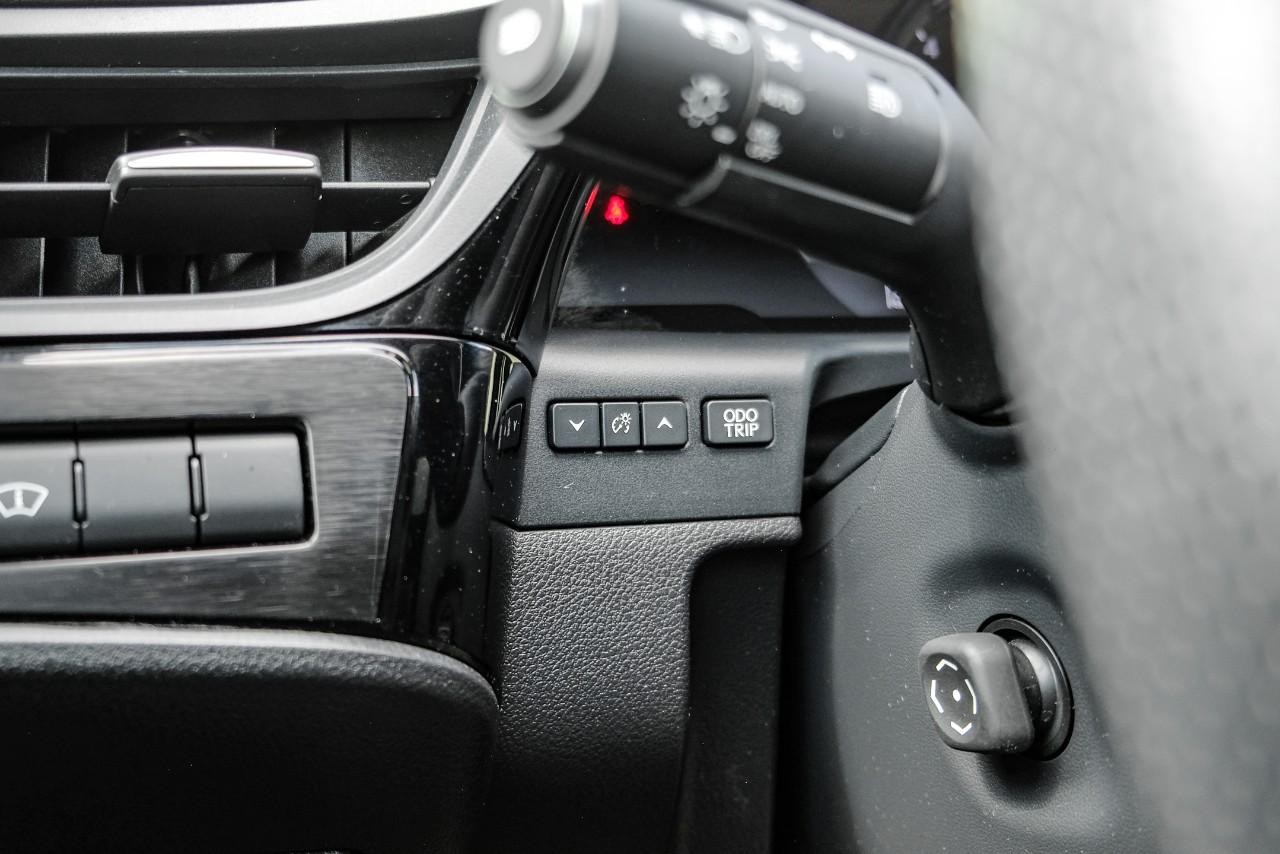 Lexus ES Vehicle Main Gallery Image 28