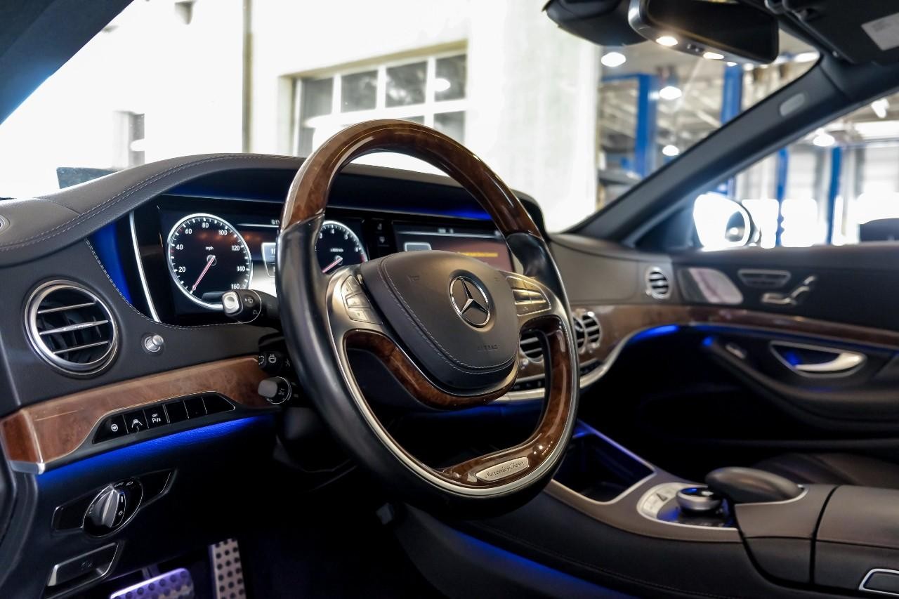 Mercedes-Benz S-Class Vehicle Main Gallery Image 18