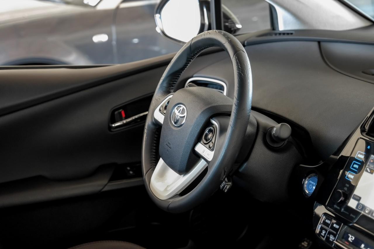 Toyota Prius Vehicle Main Gallery Image 16