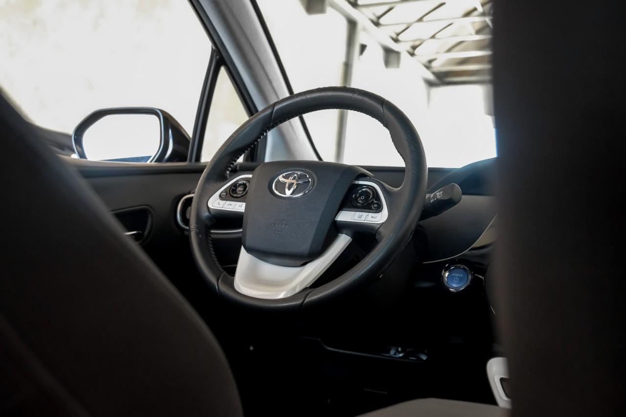 Toyota Prius Vehicle Main Gallery Image 18