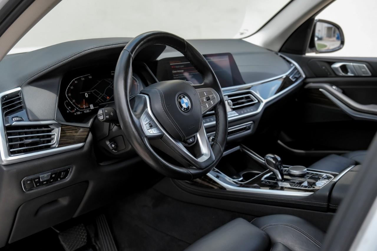 BMW X7 Vehicle Main Gallery Image 03