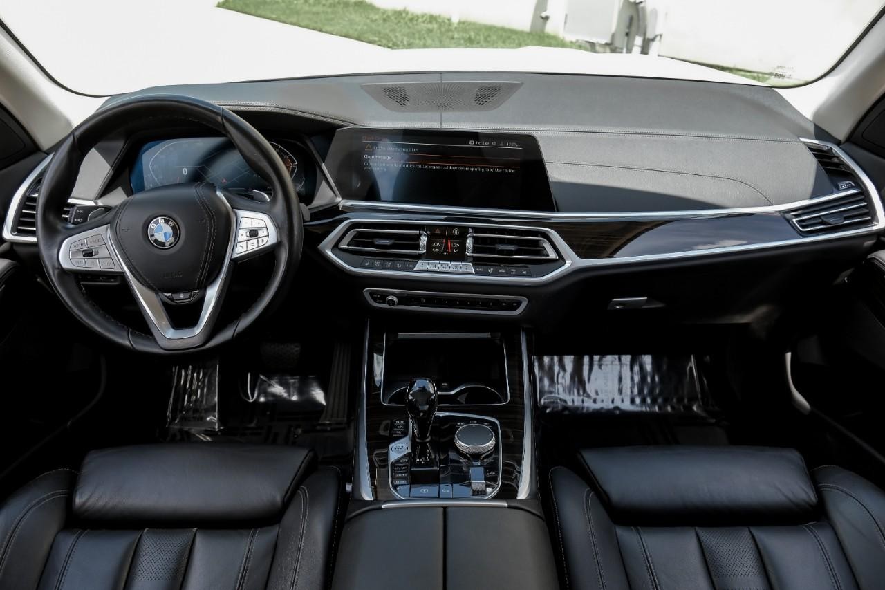 BMW X7 Vehicle Main Gallery Image 15