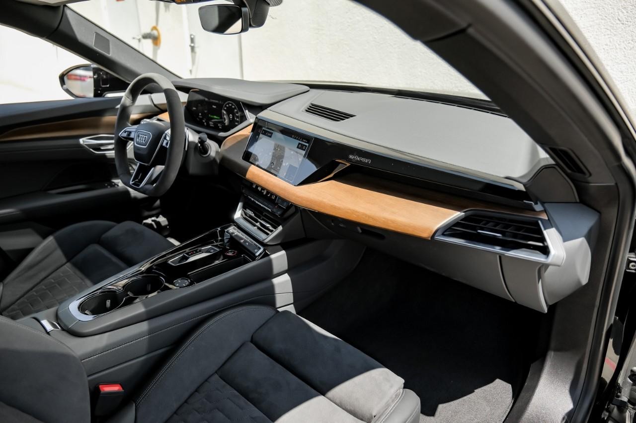 Audi e-tron GT Vehicle Main Gallery Image 15