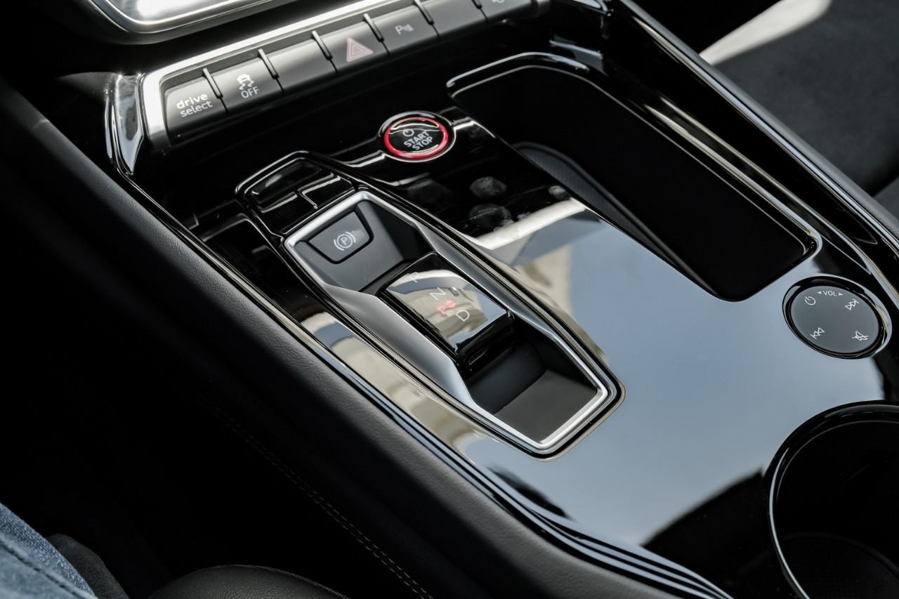 Audi e-tron GT Vehicle Main Gallery Image 28