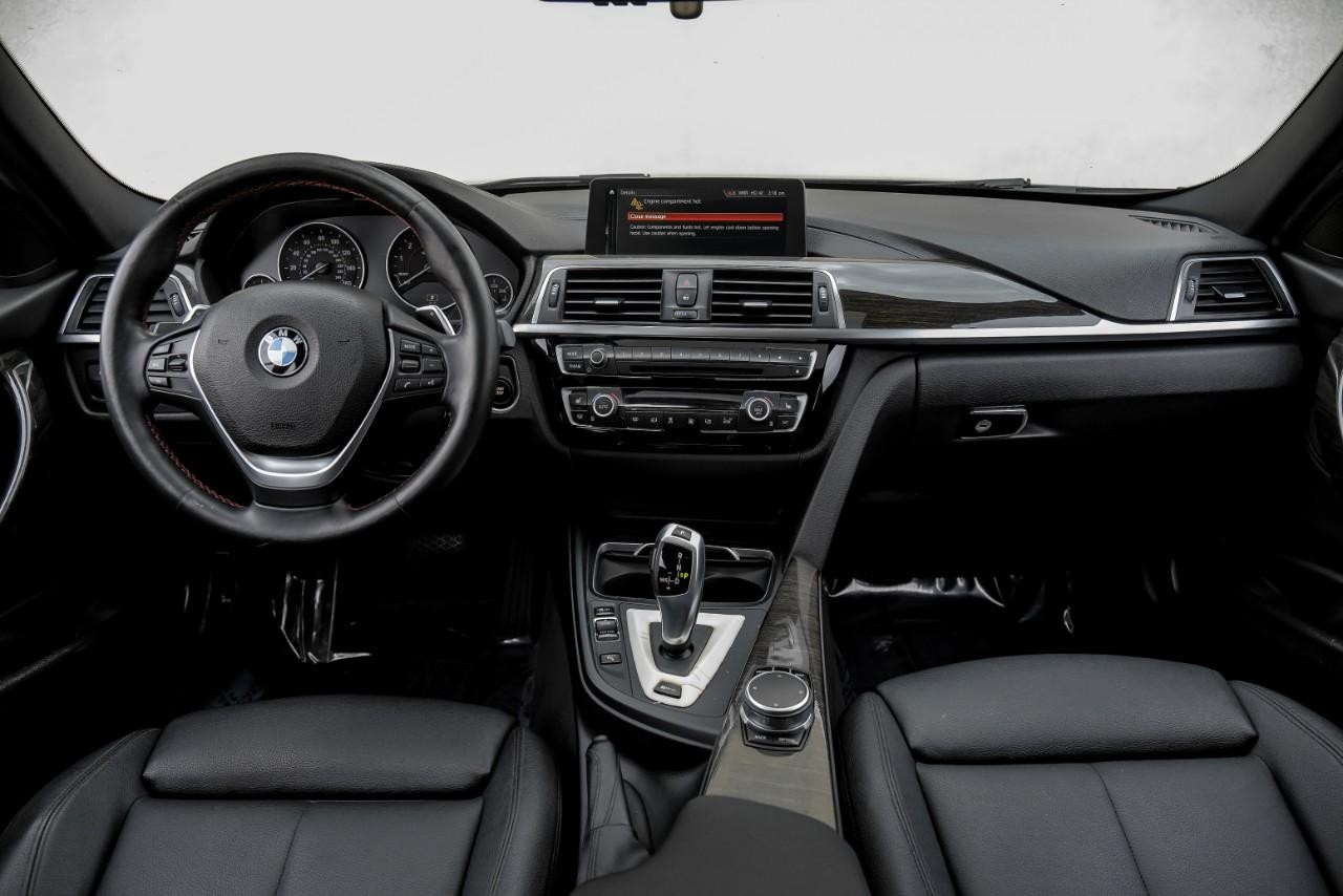BMW 330e Vehicle Main Gallery Image 16