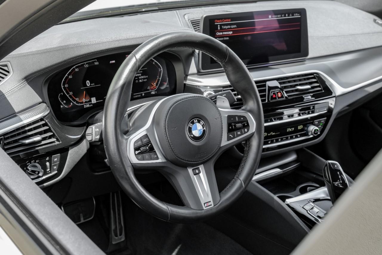 BMW 530i Vehicle Main Gallery Image 16
