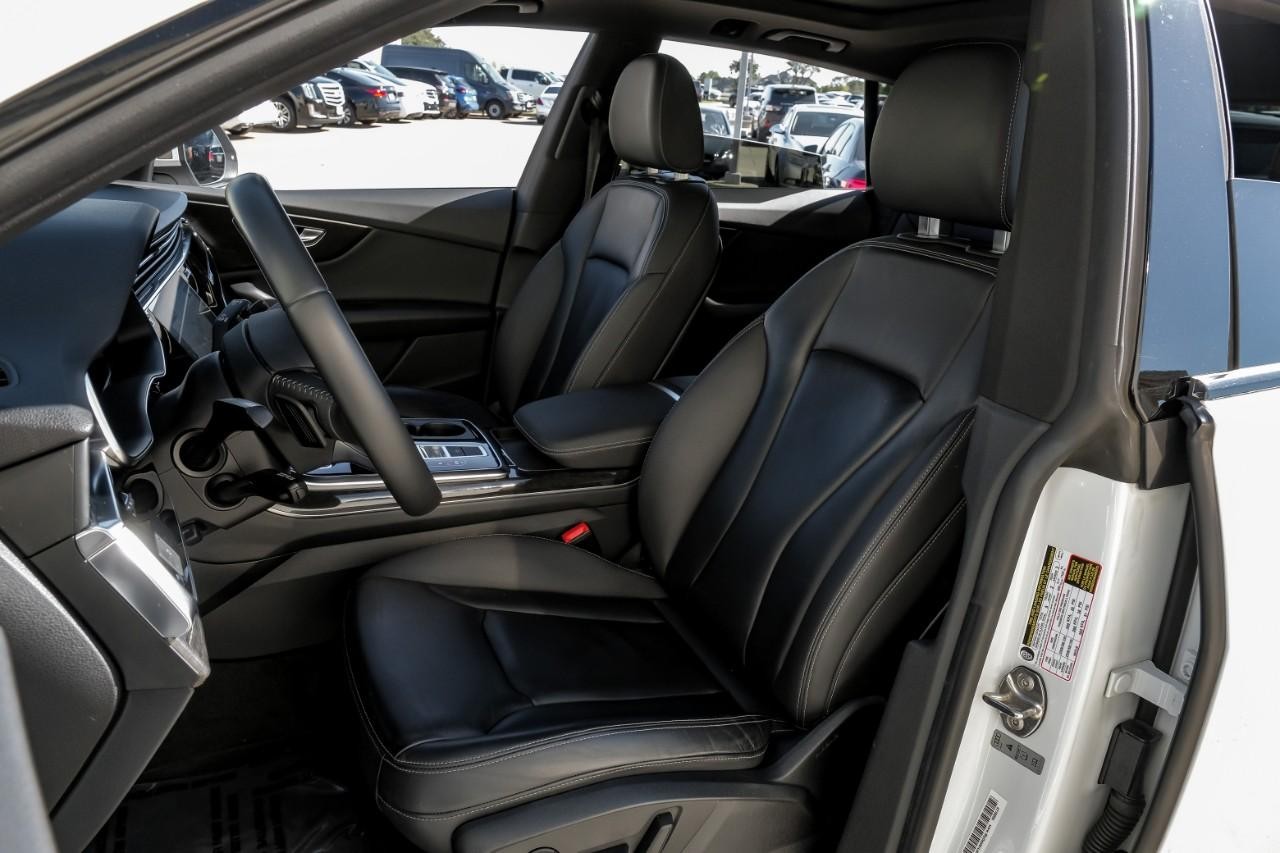 Audi Q8 Vehicle Main Gallery Image 04