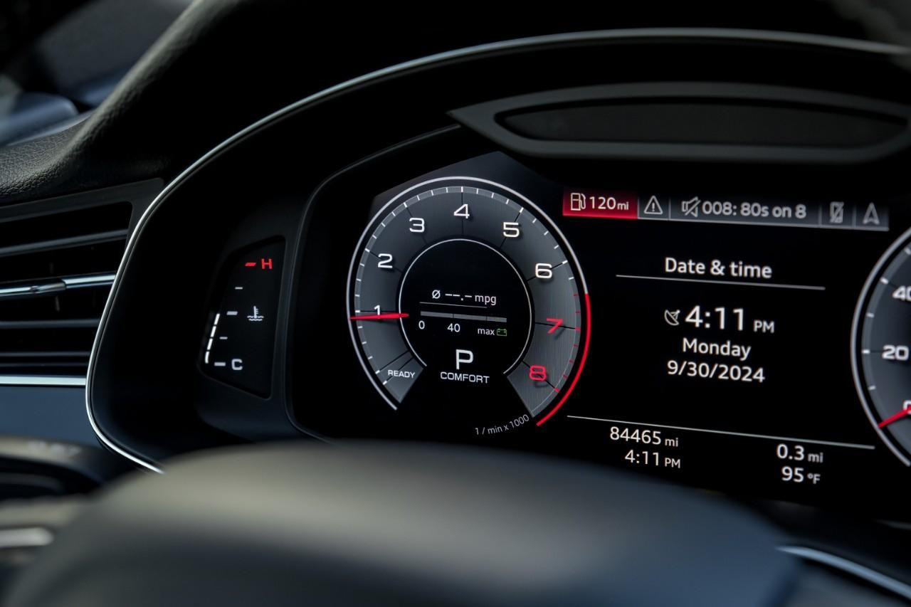 Audi Q8 Vehicle Main Gallery Image 21
