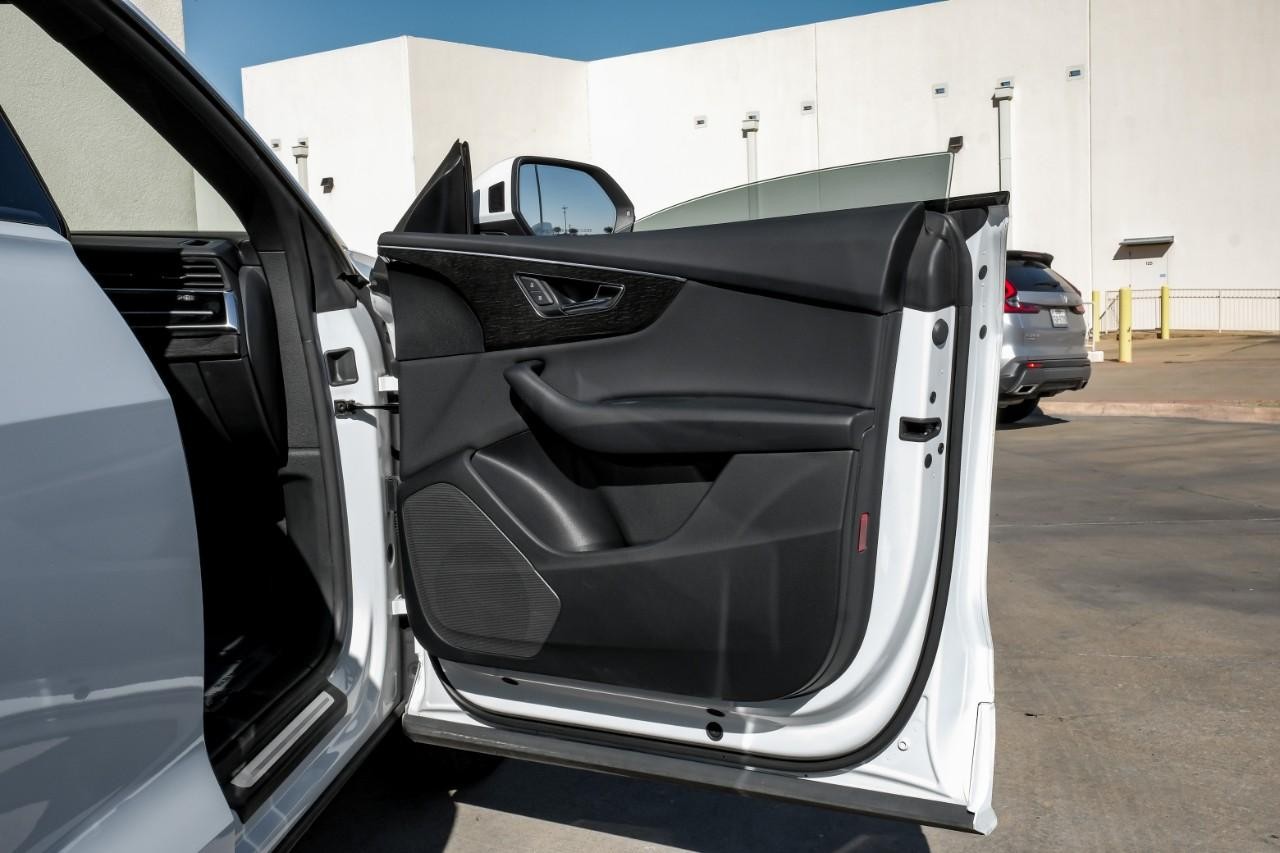 Audi Q8 Vehicle Main Gallery Image 46
