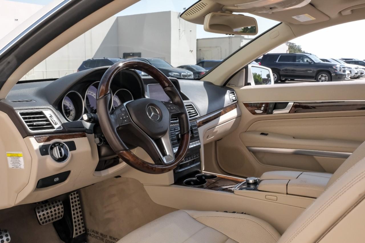 Mercedes-Benz E 350 Vehicle Main Gallery Image 03