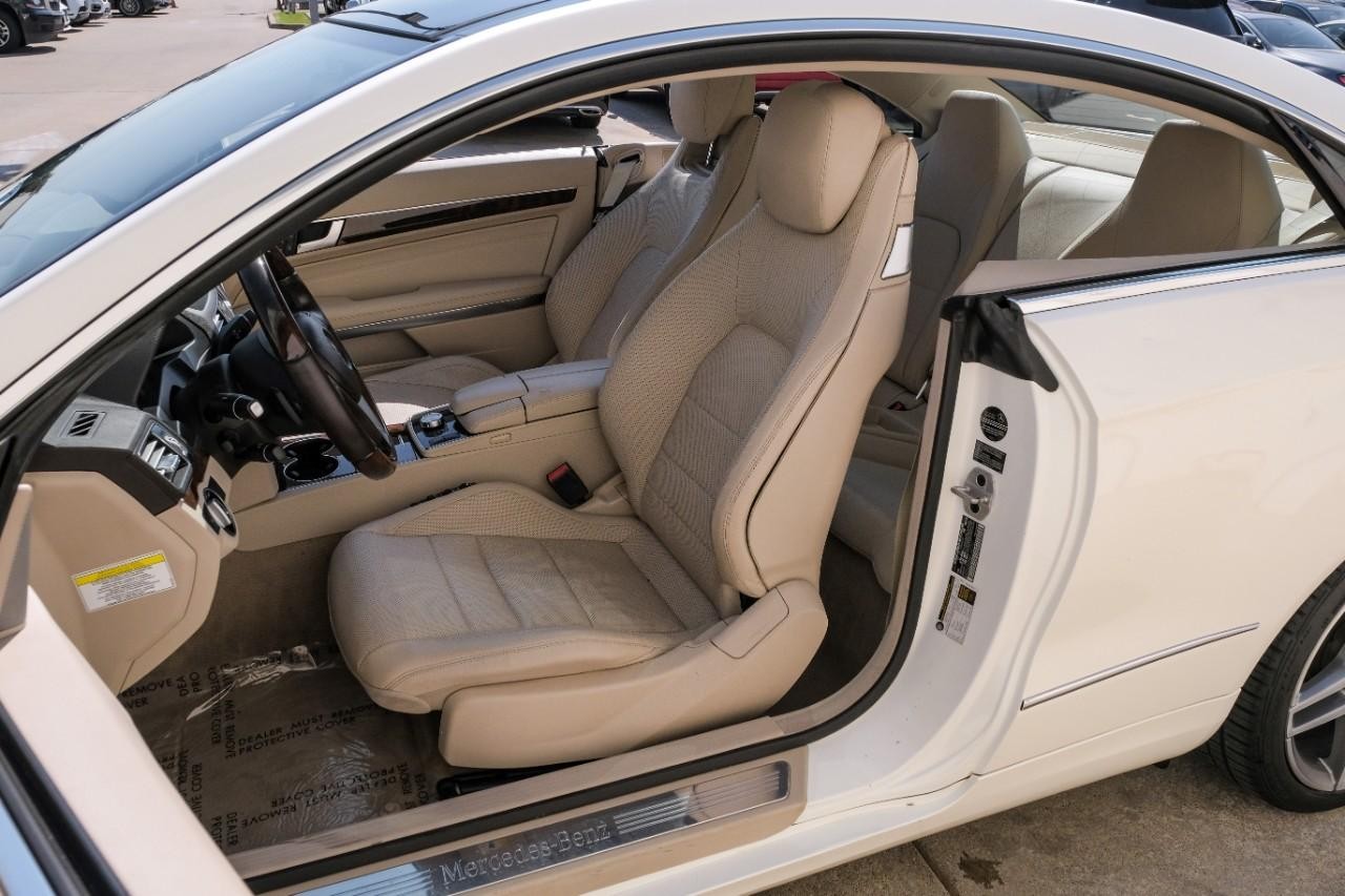 Mercedes-Benz E 350 Vehicle Main Gallery Image 04