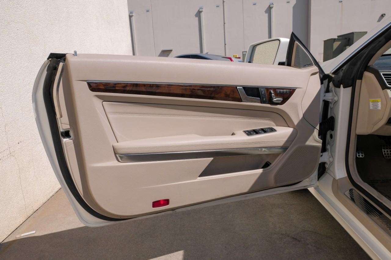 Mercedes-Benz E 350 Vehicle Main Gallery Image 23