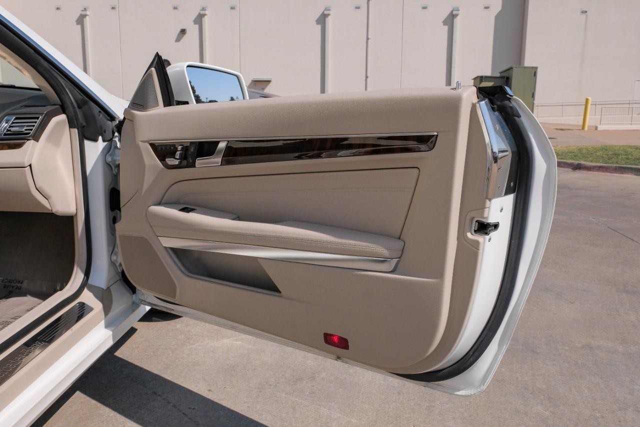 Mercedes-Benz E 350 Vehicle Main Gallery Image 25