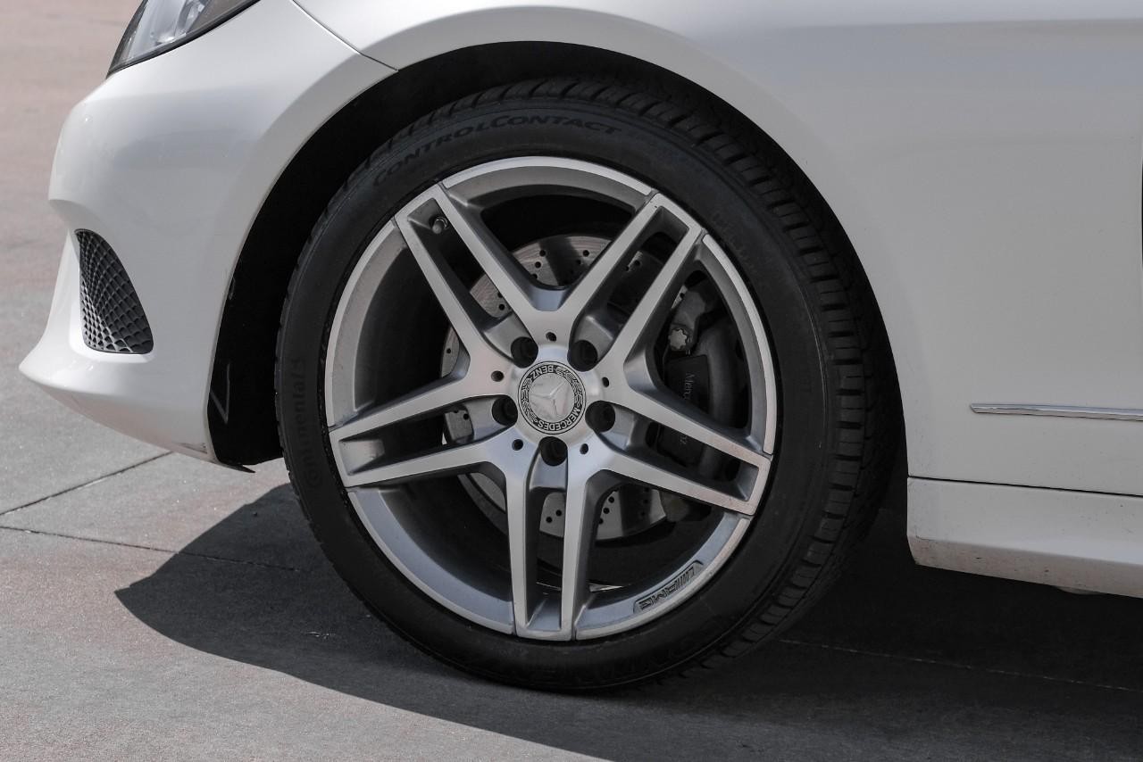 Mercedes-Benz E 350 Vehicle Main Gallery Image 34