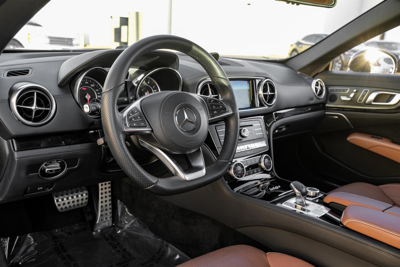 Mercedes-Benz SL Vehicle Main Gallery Image 03