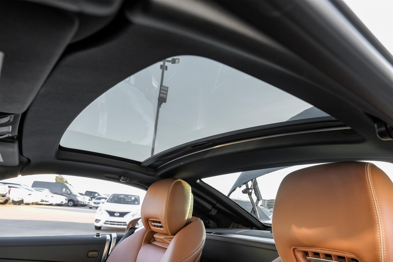 Mercedes-Benz SL Vehicle Main Gallery Image 05