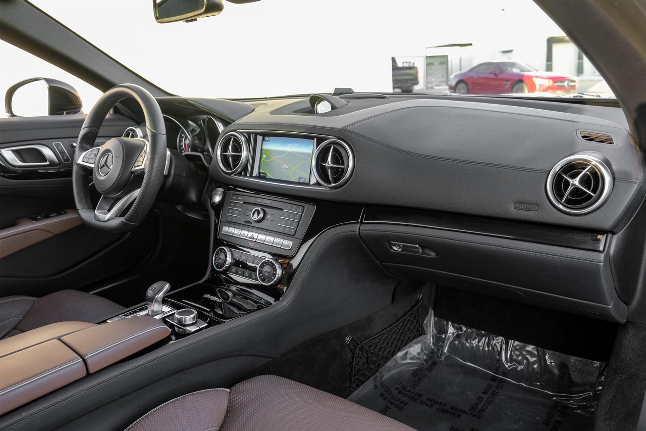 Mercedes-Benz SL Vehicle Main Gallery Image 12
