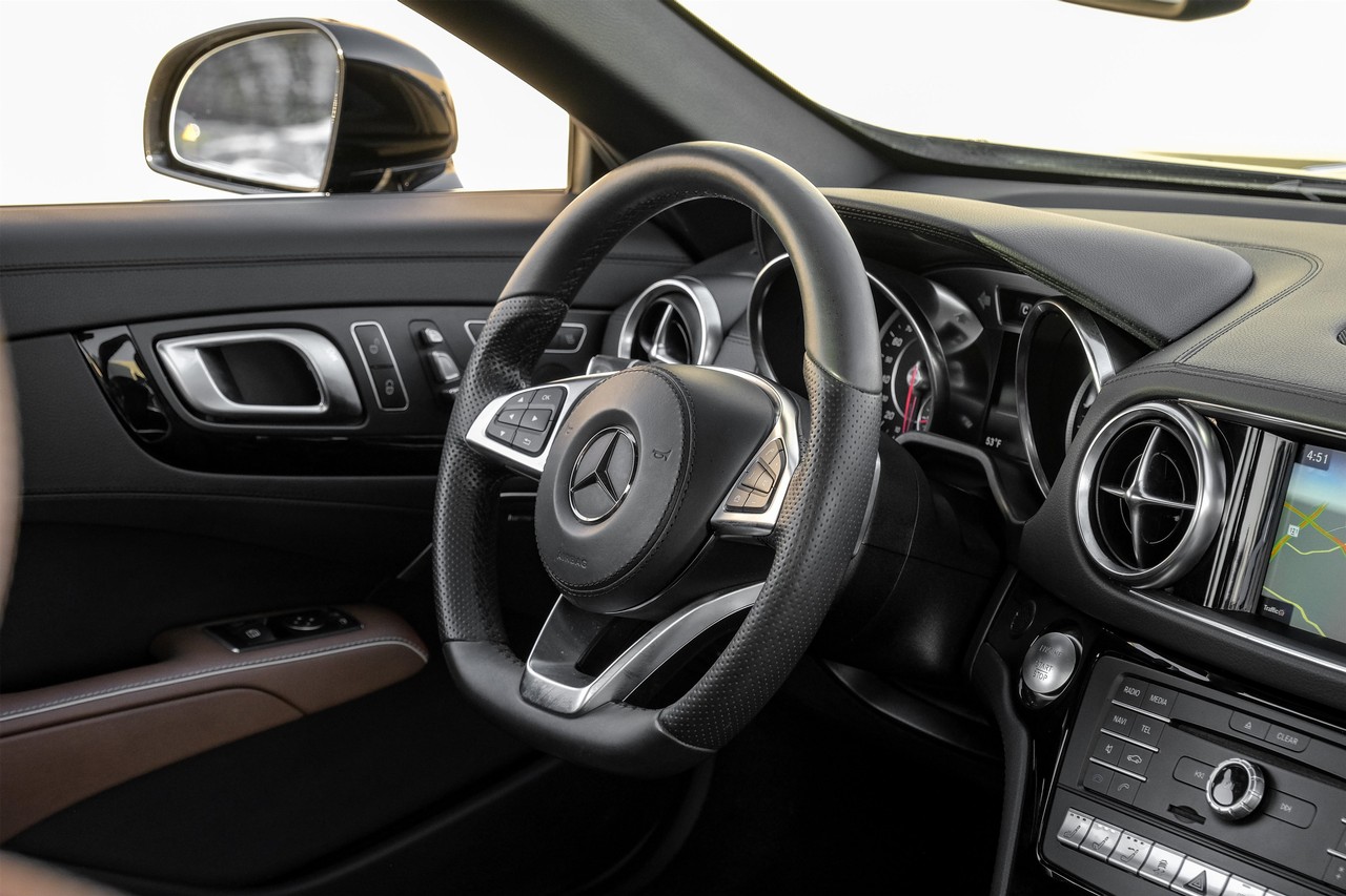Mercedes-Benz SL Vehicle Main Gallery Image 13