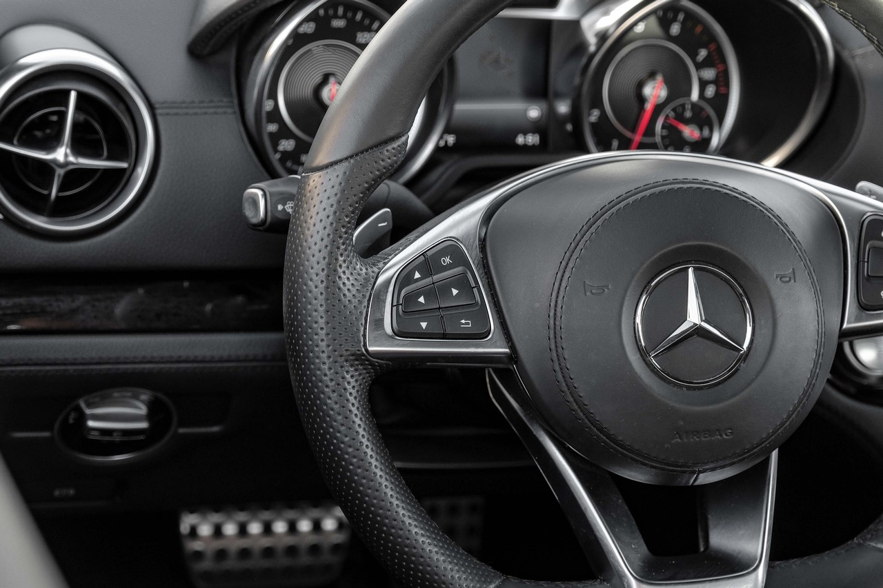 Mercedes-Benz SL Vehicle Main Gallery Image 15