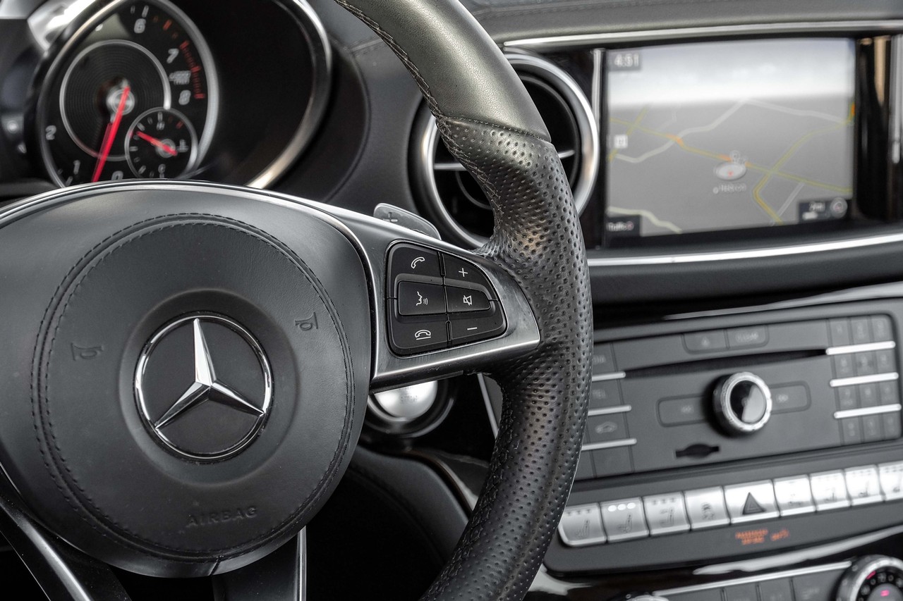 Mercedes-Benz SL Vehicle Main Gallery Image 16