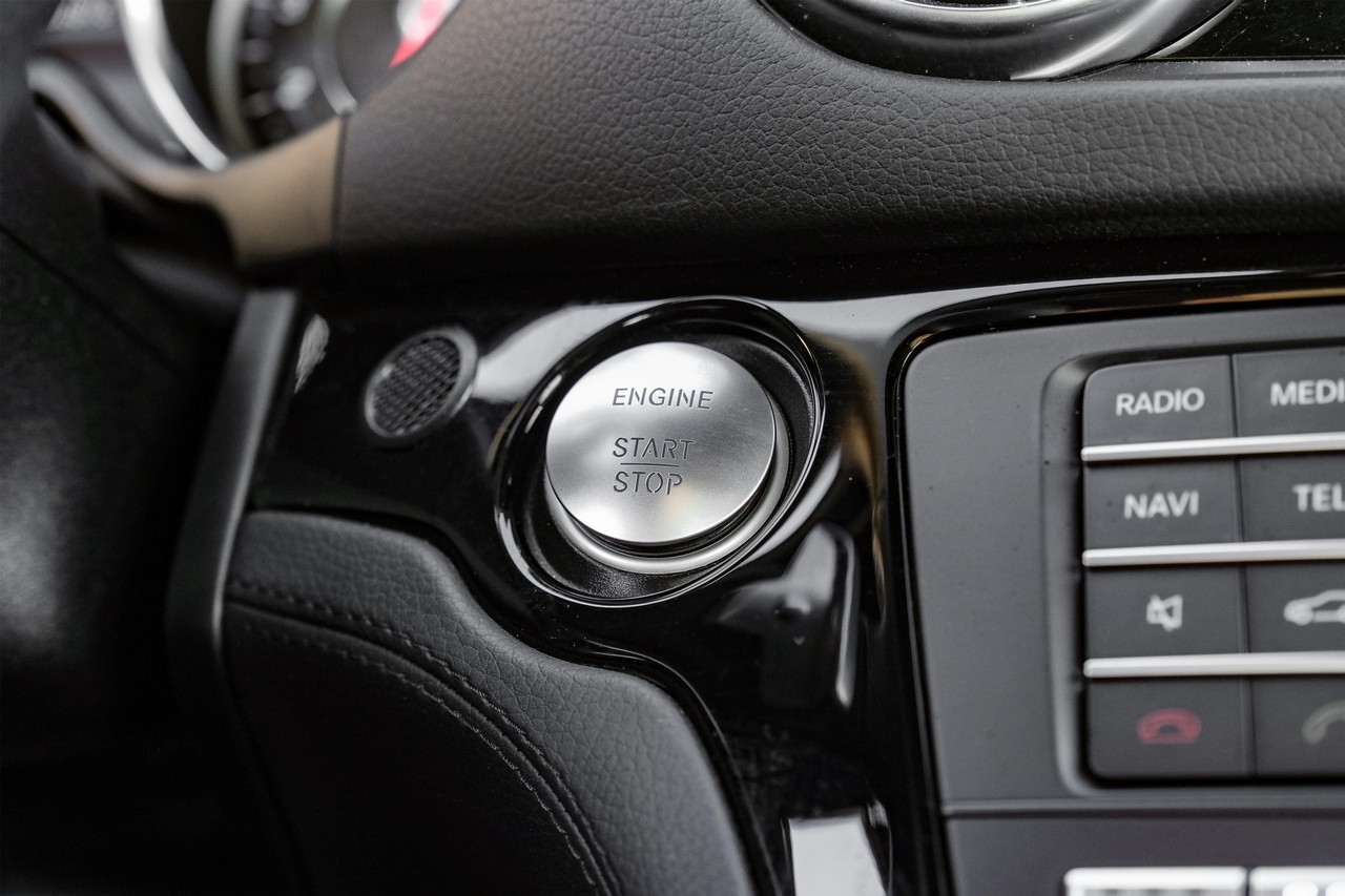 Mercedes-Benz SL Vehicle Main Gallery Image 20